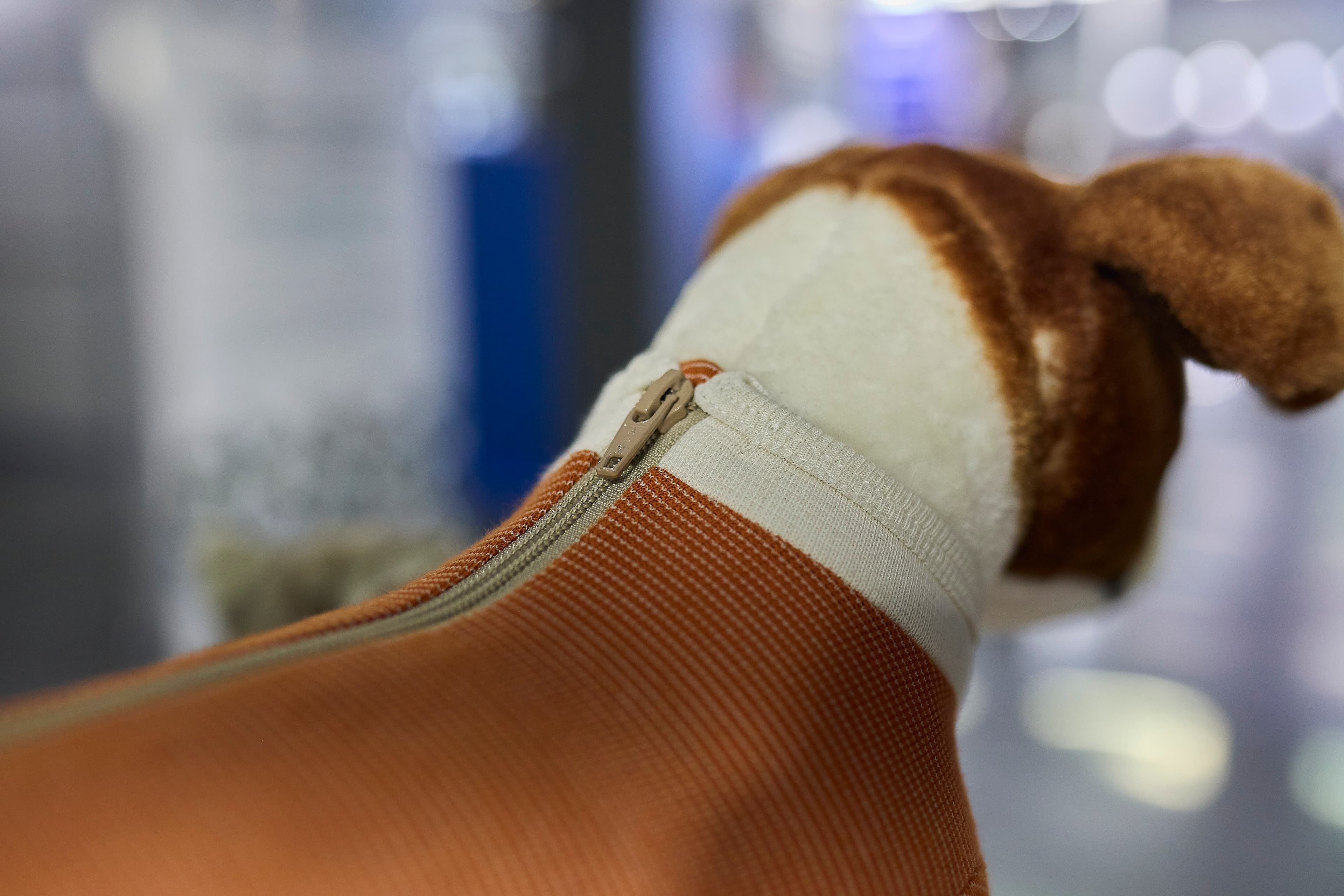 Close-up of the CopperBody Easy-On zipper and fabric